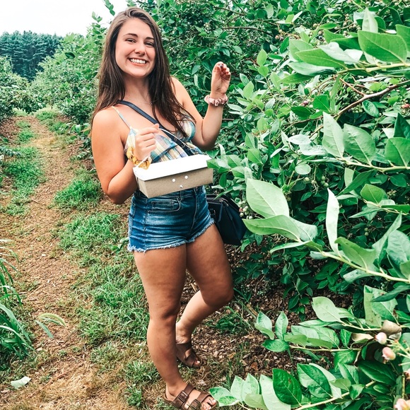 Meet your Posher, Sarah - Picture 1 of 1